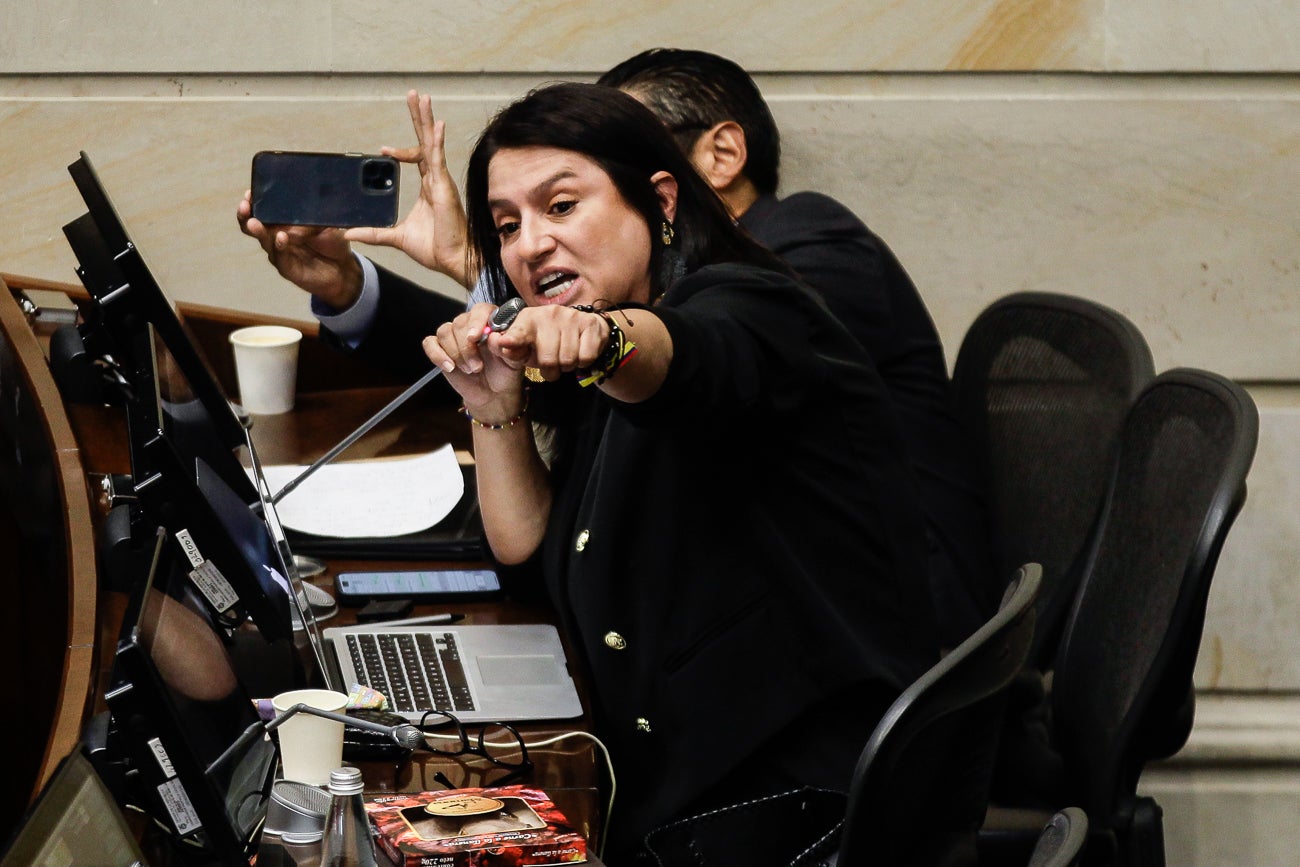 Paola Holguin, Senadora