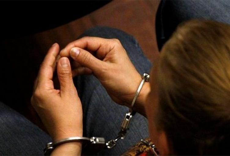 Drogó a un hombre para robarle: Cayó mujer con 12 anotaciones judiciales en Medellín