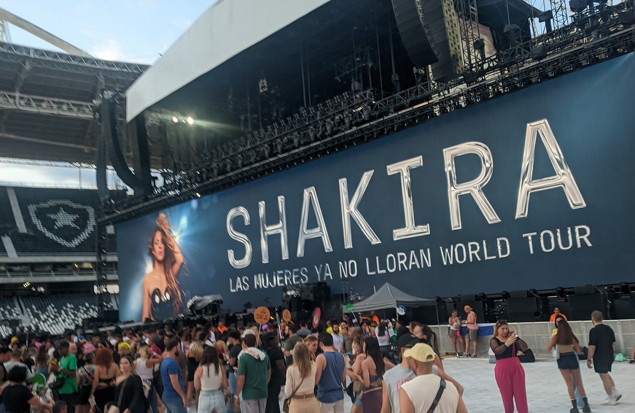 Escenario del primer concierto de Shakira en Brasil