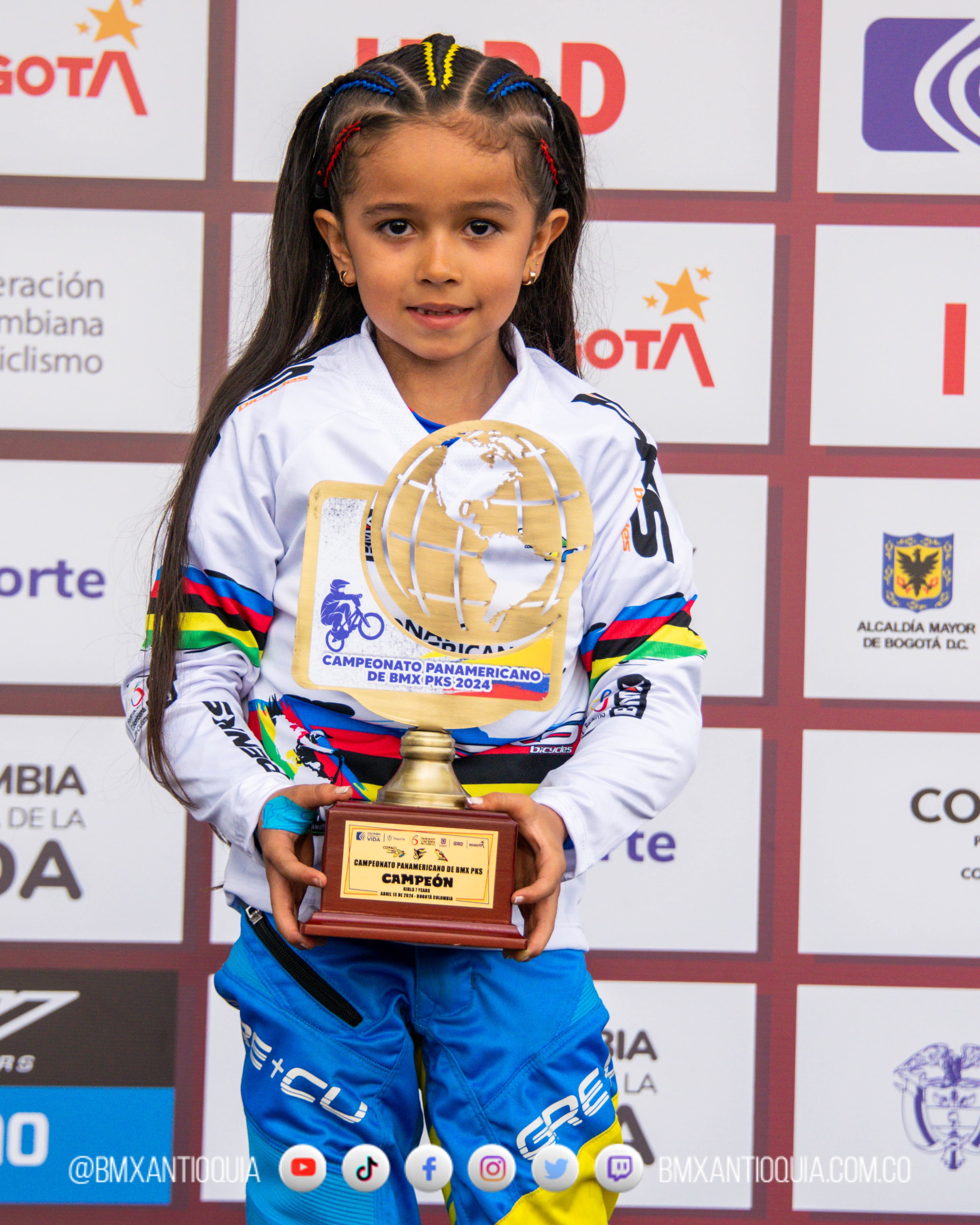 Niña prodigio del BMX en Antioquia busca apoyo para competir en el campeonato Panamericano de Chile
