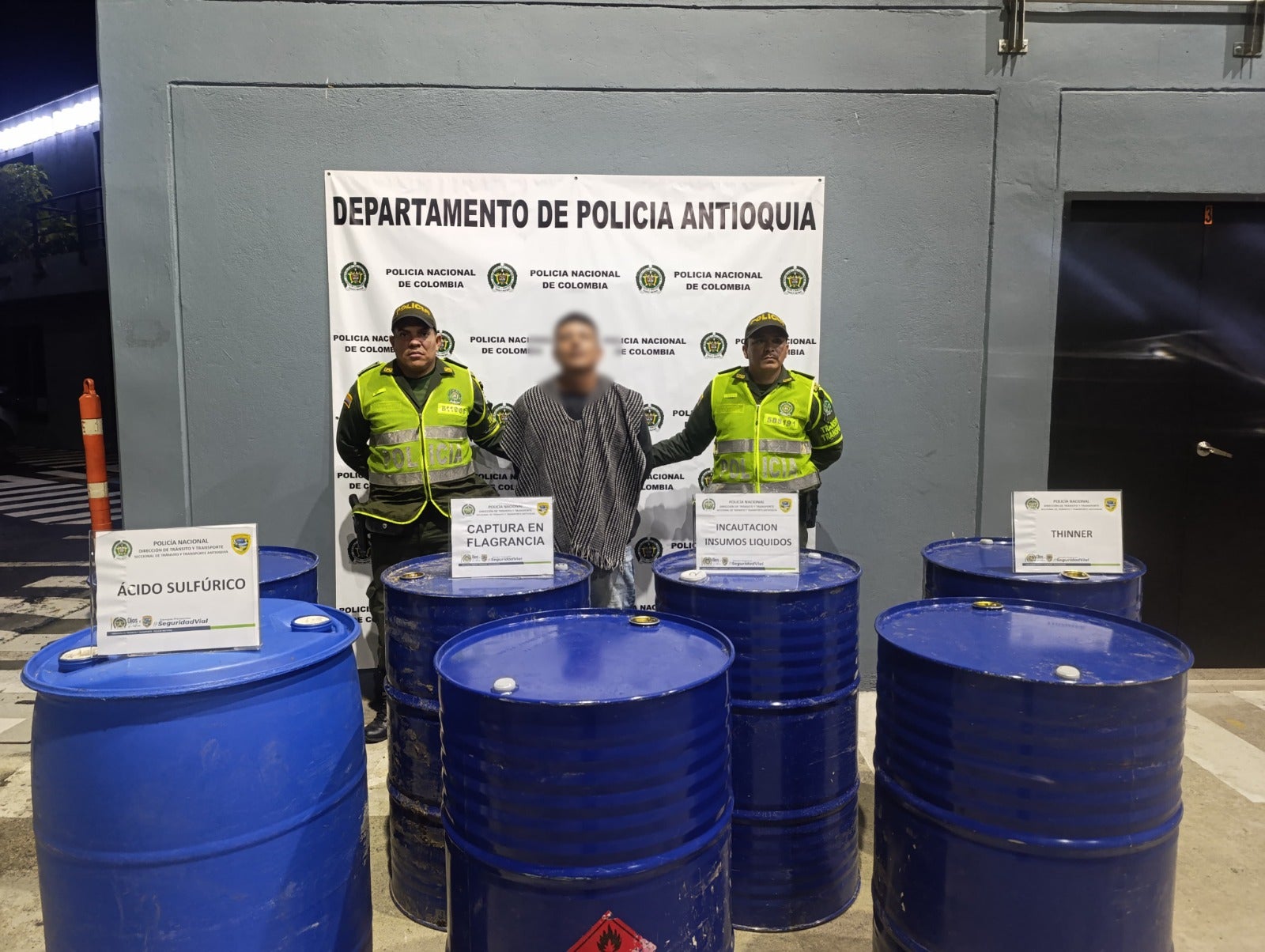 Incautaron precursores químicos para la producción de drogas en Antioquia: Iban encaletados en un camión