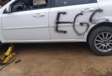 Clan del Golfo estaría aterrorizando a conductores por extorsiones en la ruta Segovia-Medellín: Pintaron siglas y dispararon a un vehículo