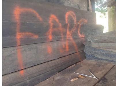 Disidencias las FARC habrían asesinado al administrador de una mina en El Bagre y dejaron grafitis en el lugar del crimen