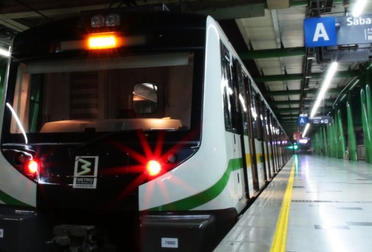 La policía ha capturado este año más de 100 presuntos delincuentes en el sistema Metro de Medellín