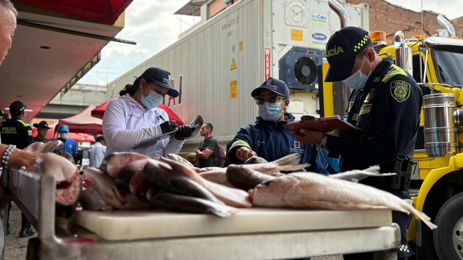 Peligro en el plato: Incautan carne y queso expuesto en las calles del centro de Medellín