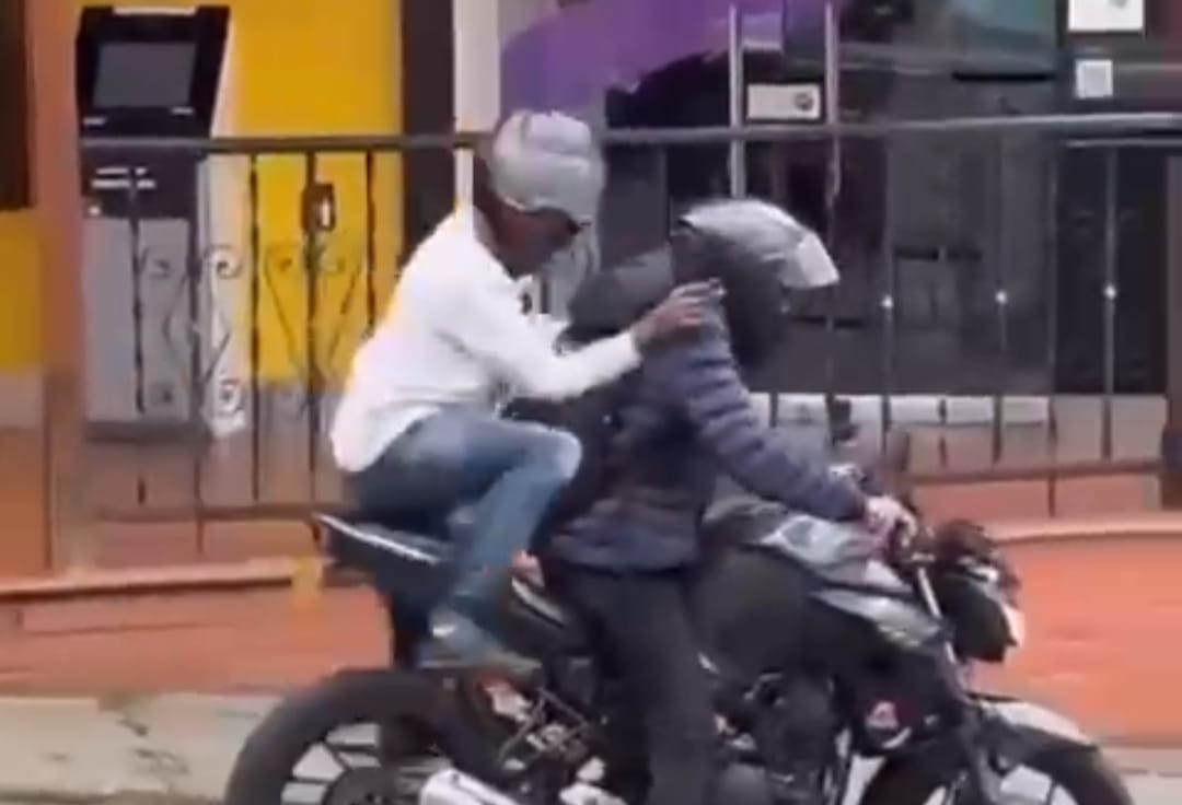 Fleteros le quitaron la cadena a su víctima en un cajero en El Peñol