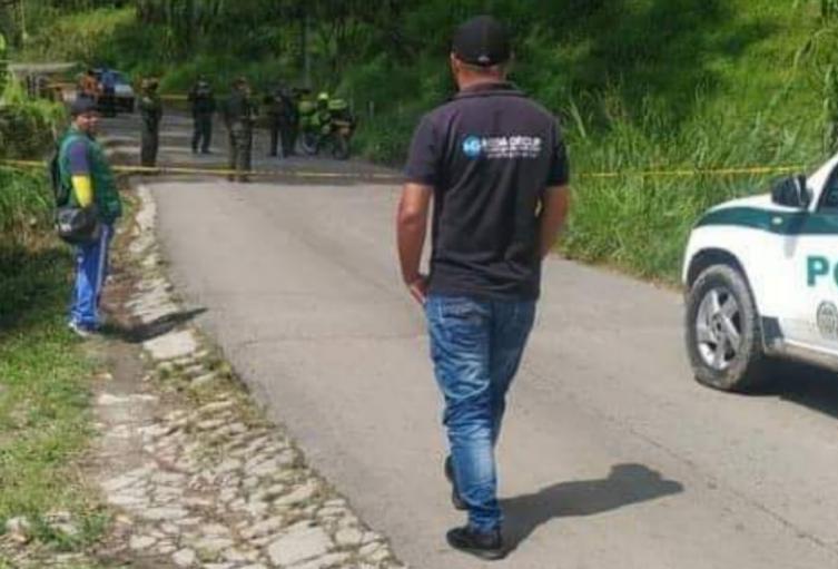 Semidesnudo hallaron cadáver de un profesor en Caldas, Antioquia