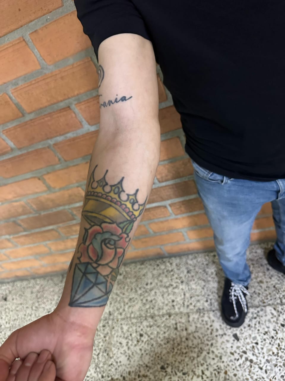 Pintor Rodríguez, requerido por el Juzgado Tercero de Vigilancia Penitenciaria y de Ejecución de la Pena de San Salvador por el delito de estafa, este cabecilla fue detenido en en el Aeropuerto Internacional José María Córdova de Rionegro.