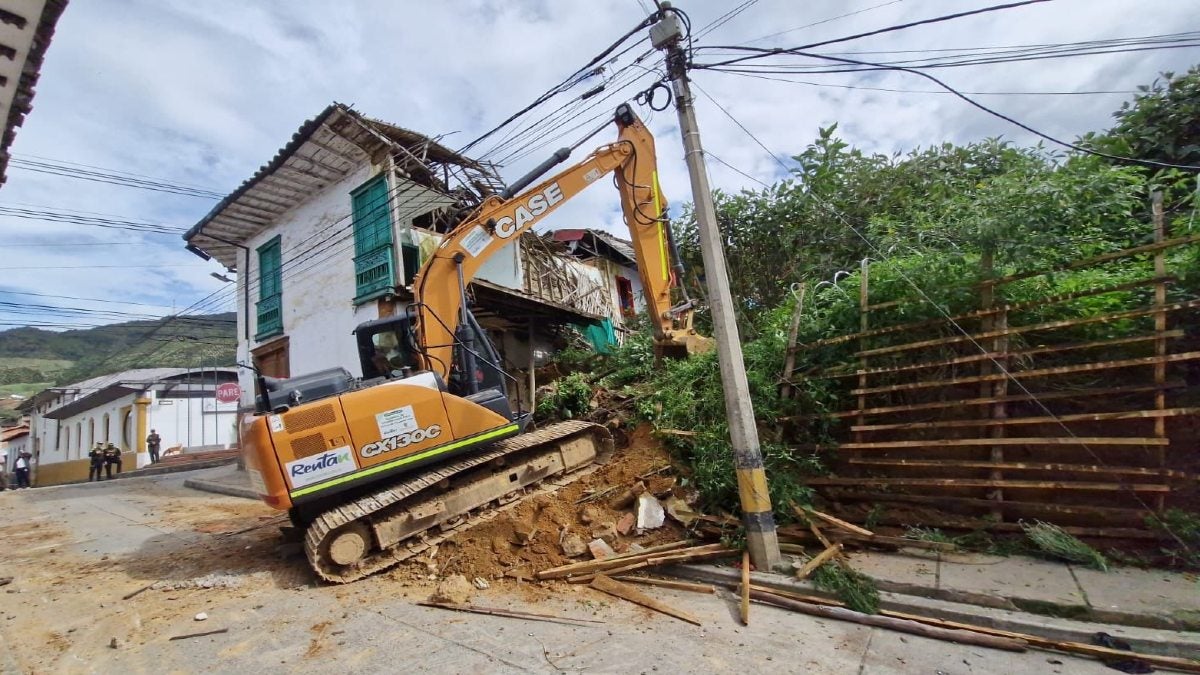 Demolición inmueble en Sonsón