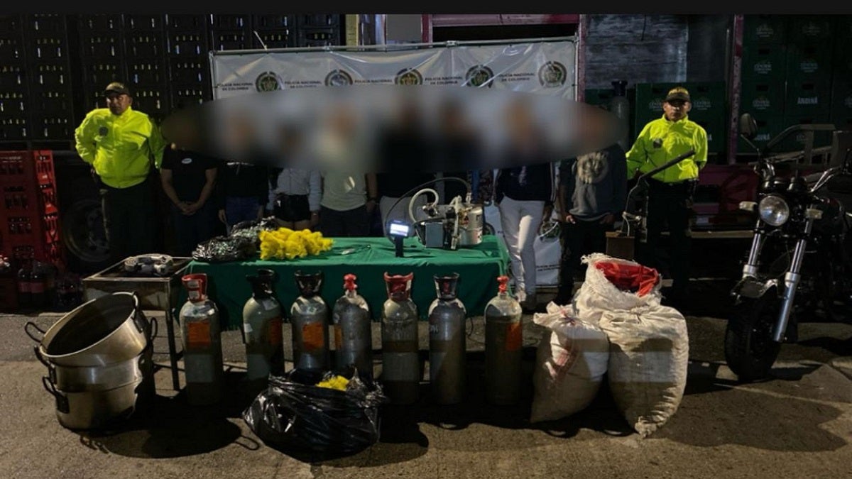 Desmantelan dos viviendas en Bello donde se adulteraba licor y gaseosas