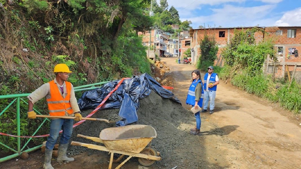 Obras de pavimentación en Bello