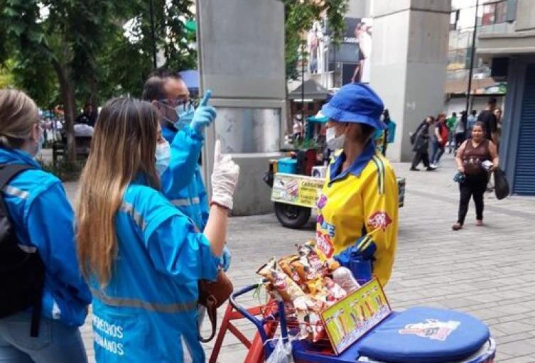 Venteros ambulantes en Medellín