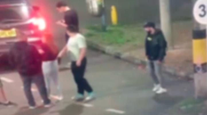 Pareja fue capturada por amenazar con una pistola a conductor tras un accidente de tránsito en Medellín