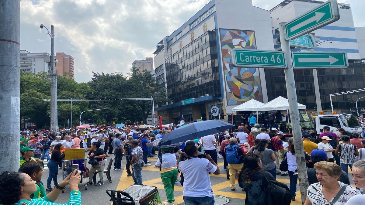 Más de 5 mil personas en Medellín atendieron el llamado de Gustavo Petro para que se movilizarán en medio del Día Cívico