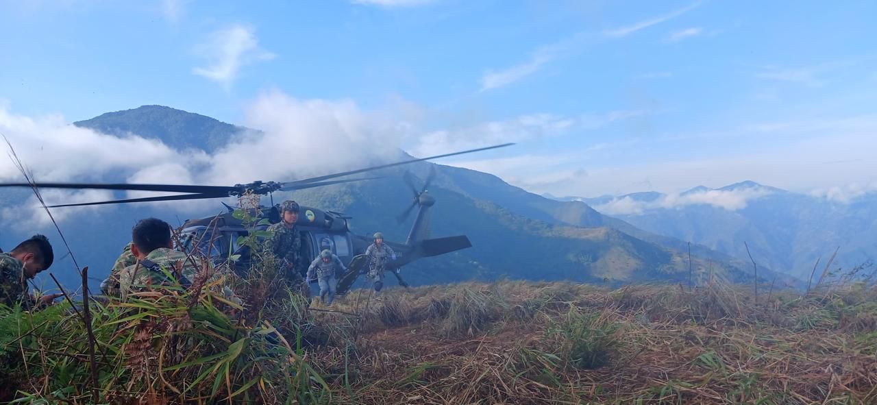 Trasladan a militar herido