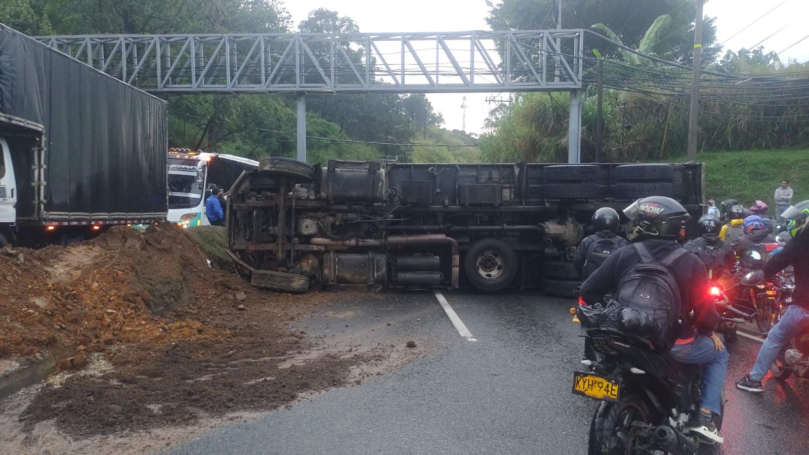 Accidente de tránsito en la vía Medellín - Bogotá