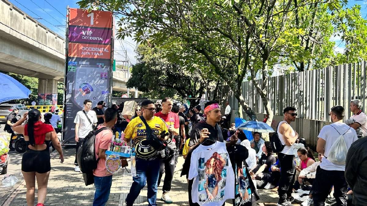 Miles de persona ya hacen fila para conciertos de Shakira en Medellín