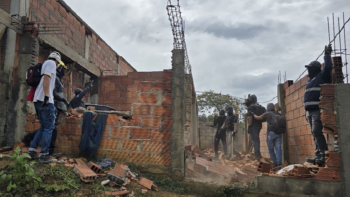 Construcciones ilegales en Bello