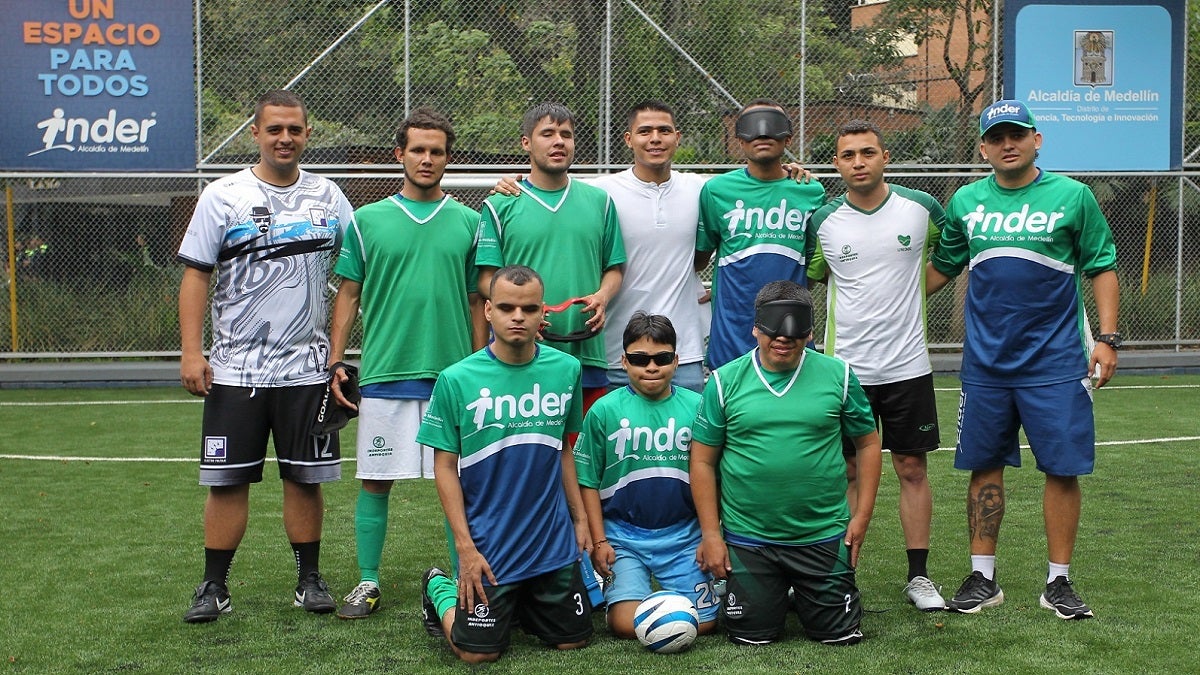 Están abiertas las inscripciones de fútbol sonoro para personas con discapacidad sensorial visual en Medellín