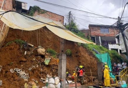 Un obrero muerto y otro herido dejó colapso de obra en Buenos Aires, Medellín