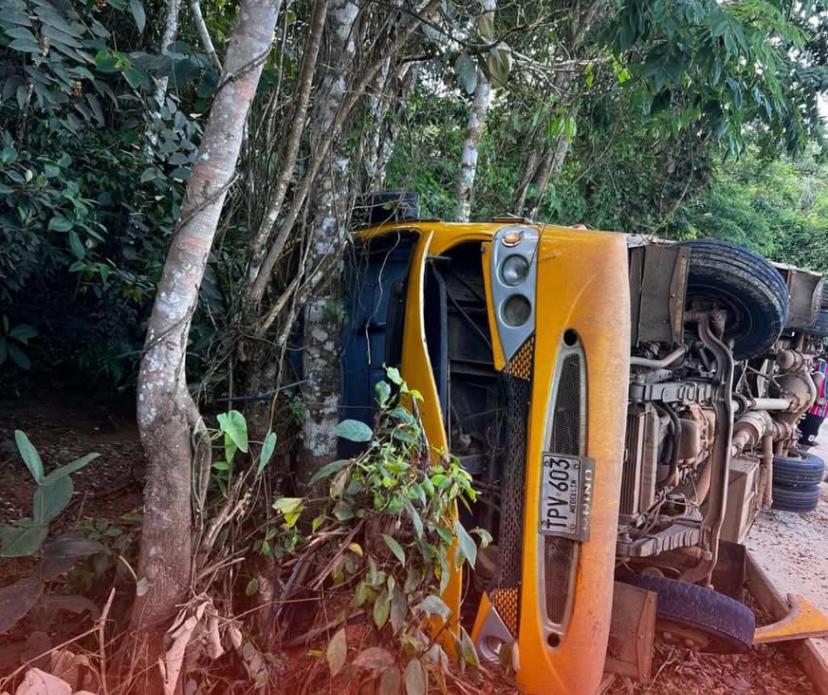52 niños resultaron heridos en Necoclí tras volcamiento de bus escolar: Investigan fallas mecánicas