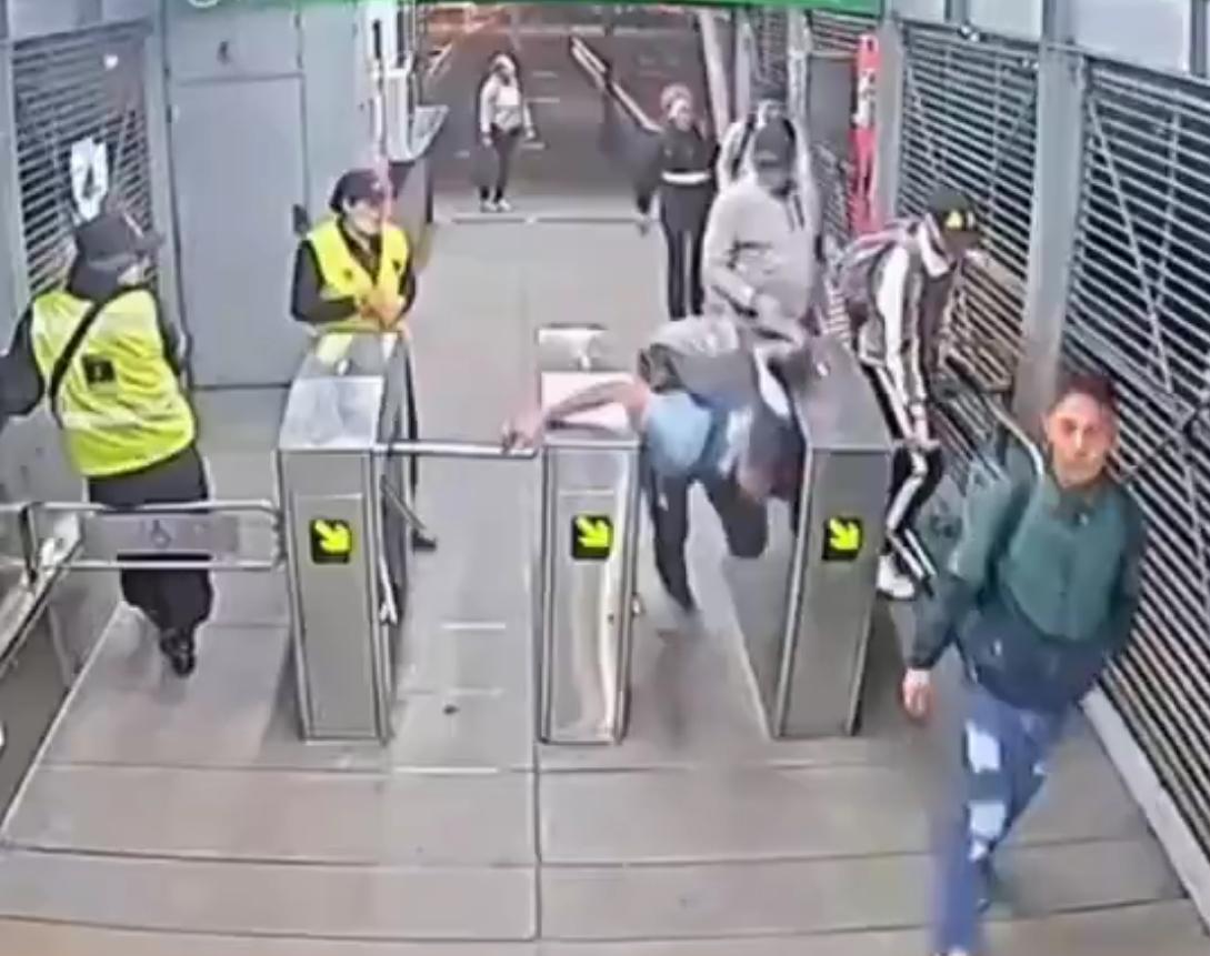 Caída en TransMilenio