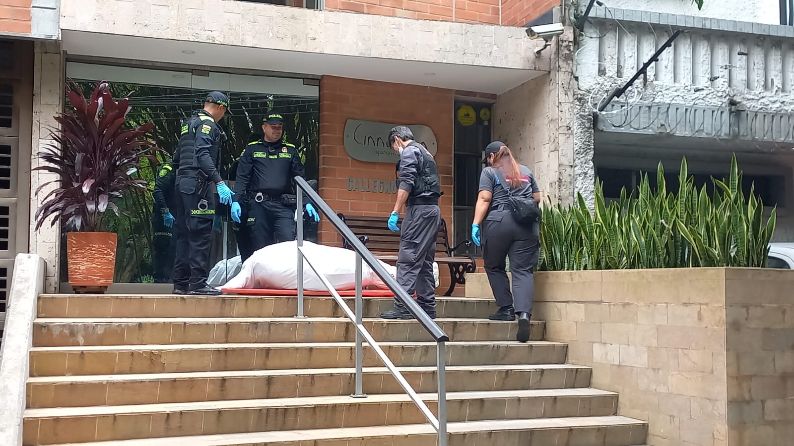Hallaron muerto en Medellín profesor de economía de la Universidad de los Andes