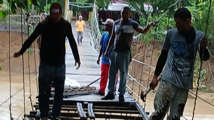 Afectación puente artesanal en Necoclí