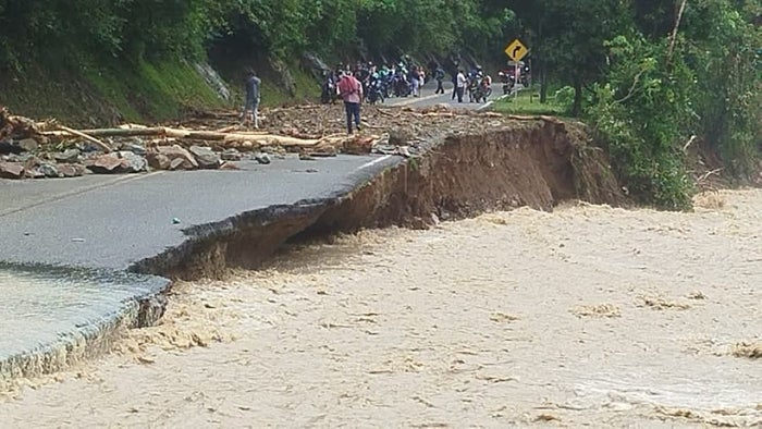 Afectación en movilidad por movimiento en masa en troncal del café