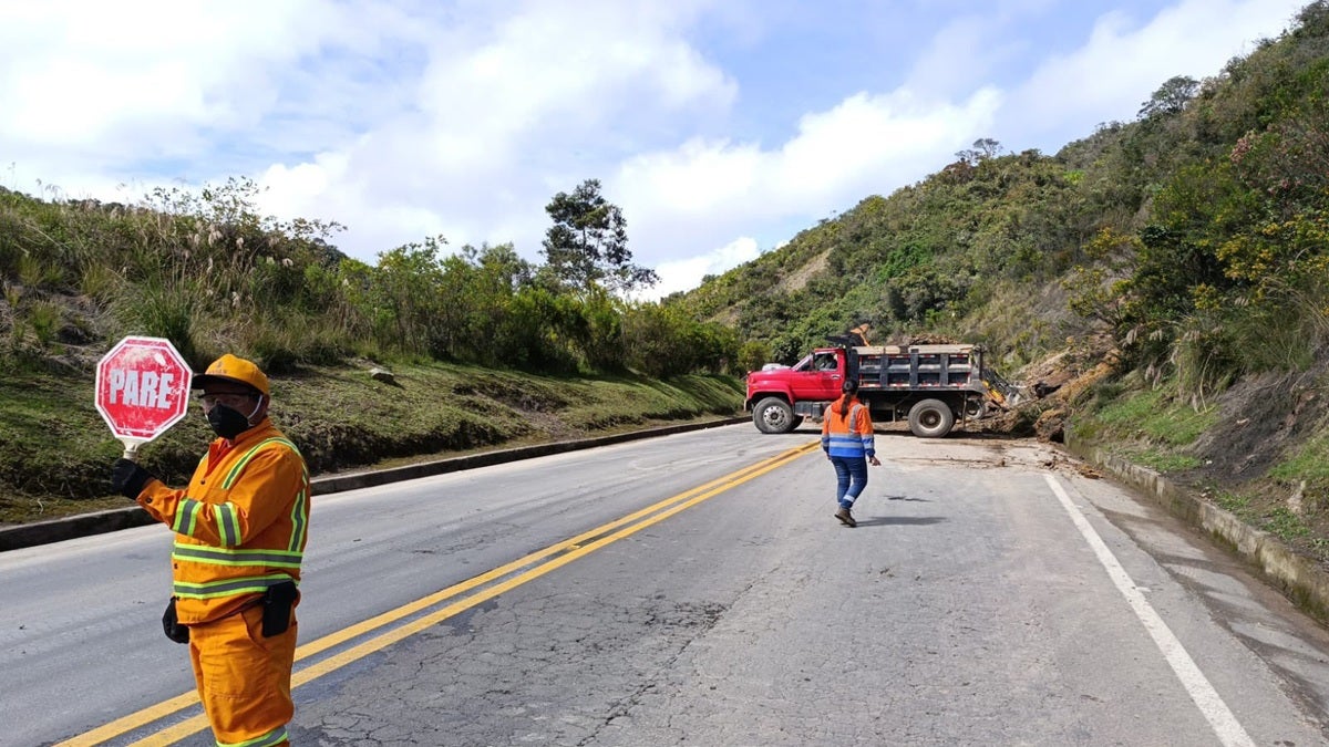 600 millones de pesos mensuales estarían perdiendo los transportadores de carga en Antioquia por las afectaciones en las vías debido a la temporada de lluvias