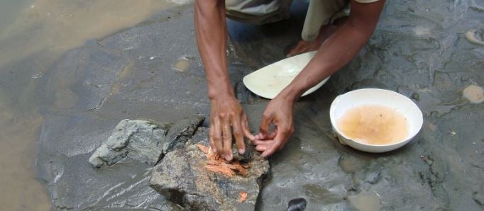Buscan a minero artesanal que habría desaparecido durante sus labores en un río de Tarso, Antioquia
