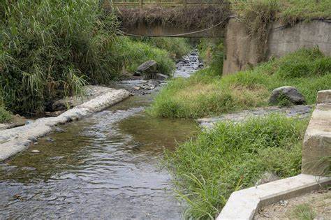 Niño muerto en quebrada de Medellín