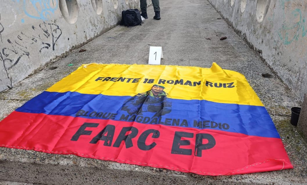 Bandera de las disidencias de las FARC en Medellín