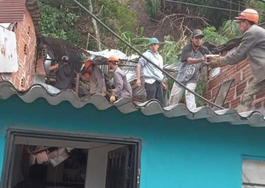 Deslizamiento de tierra en el barrio la unión en Itagüí
