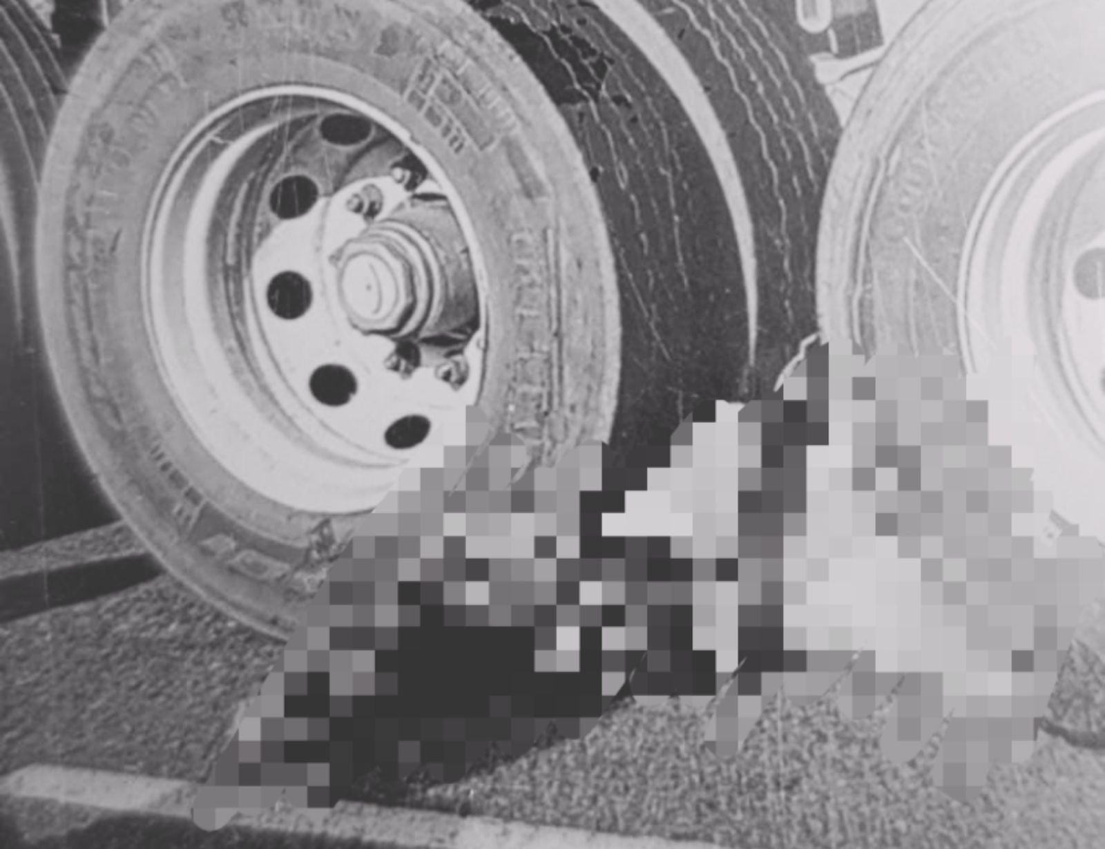 Trágica colisión en Medellín dejó a un motociclista bajo las llantas de un tractocamión