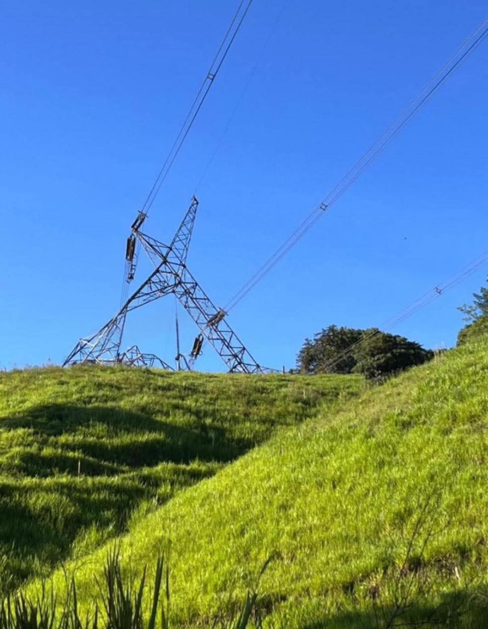 Atacan con explosivos torre eléctrica en San Roque Antioquia: EL Clan del Golfo o el ELN serían los responsables