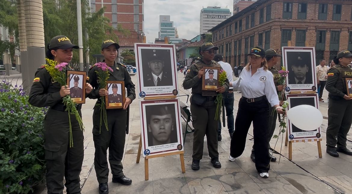 Homenaje de la fuerza pública en Medellín