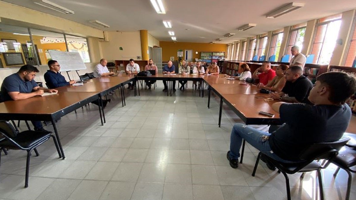 Reunión en la I.E. Liceo Antioqueño, en Bello