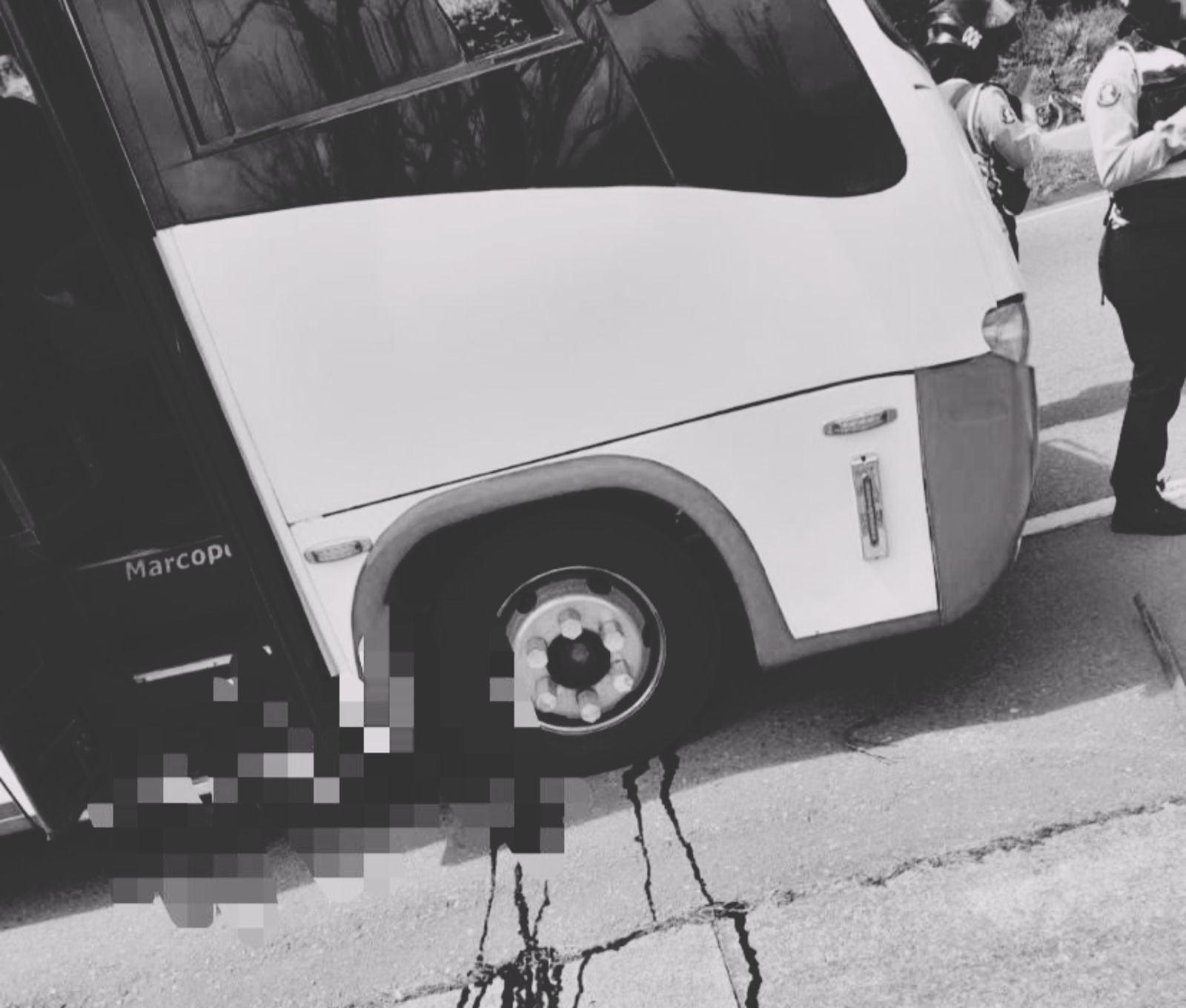 Motociclista choca contra un separador y muere arrollado por un bus en la autopista Bogotá-Medellín