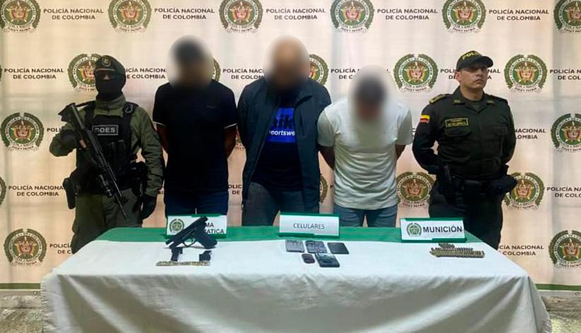 Camuflaban armas en encomiendas para grupos criminales en Antioquia: capturan a tres integrantes de "Los Socios"