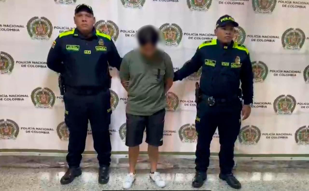 Conductor con casa por carcel le tiro el carro para robar un celular una mujer