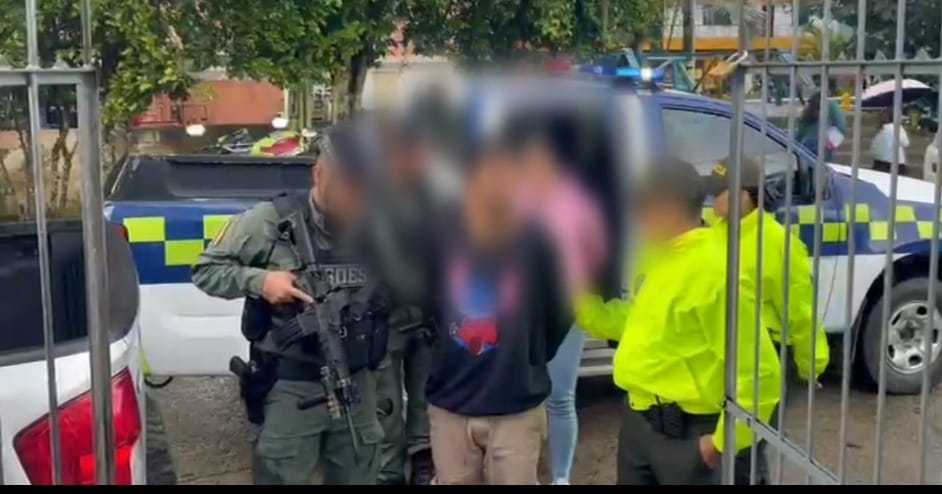 Captura de pareja de novios en San Roque
