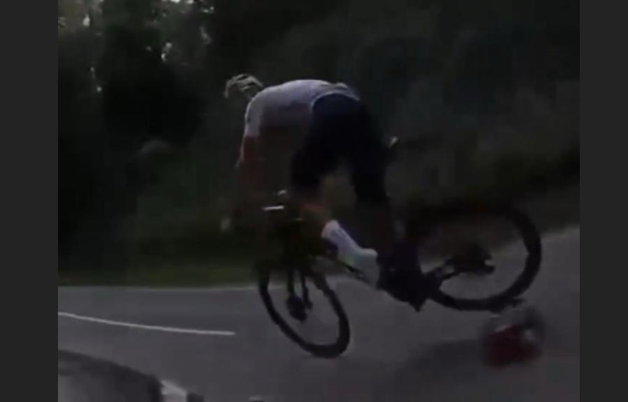 Ciclista cayó a más de 50 km/h en Las Palmas tras presunto ataque con patineta