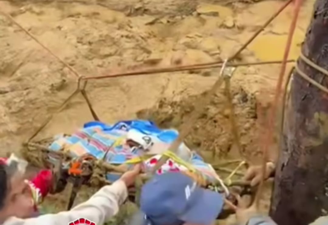 Recuperación de cuerpos en tragedia en Bello