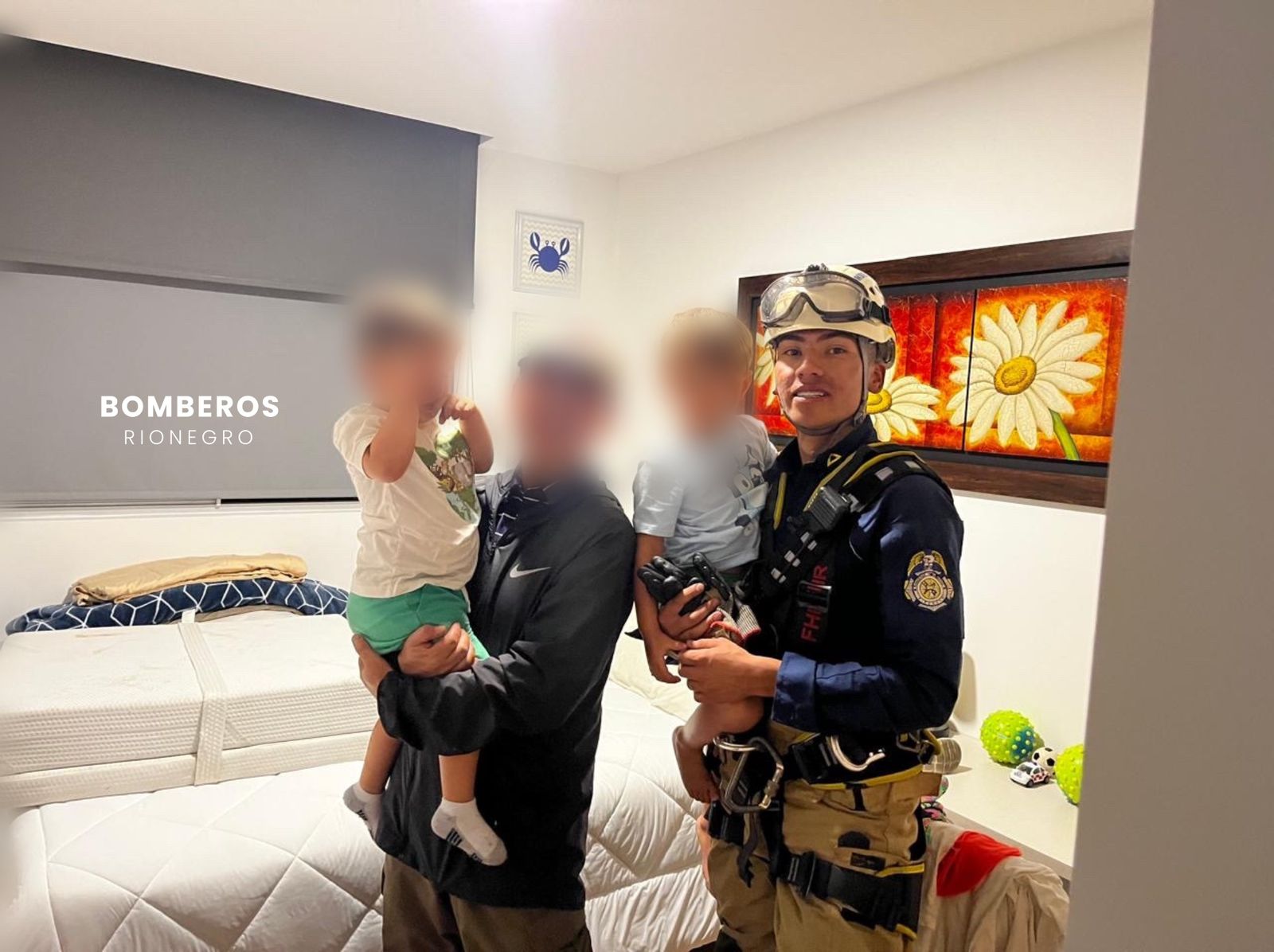 Dos niños fueron rescatados luego de permanecer encerrados en un apartamento