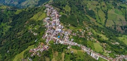 Nuevo atentado en Armenia Mantequilla: explosión dirigida a patrulla de Policía dejó un cráter y un civil herido