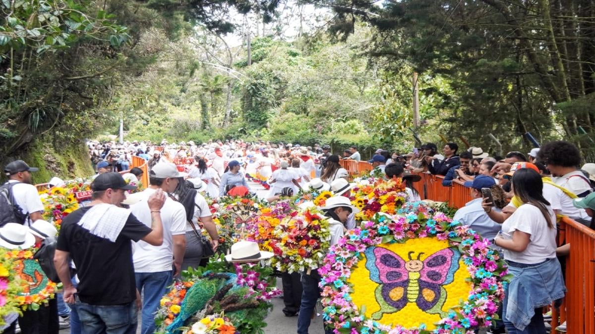 Desfile de silleteritos en Santa Elena