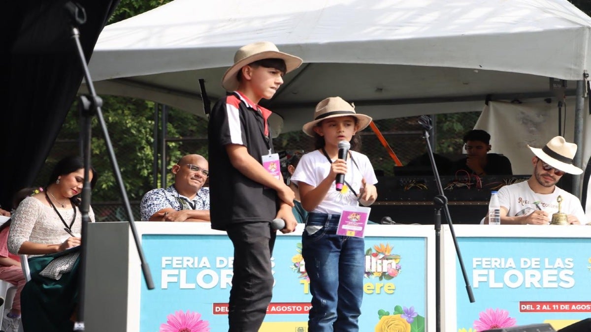 Jóvenes trovadores de Medellín