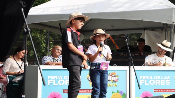 Jóvenes trovadores de Medellín