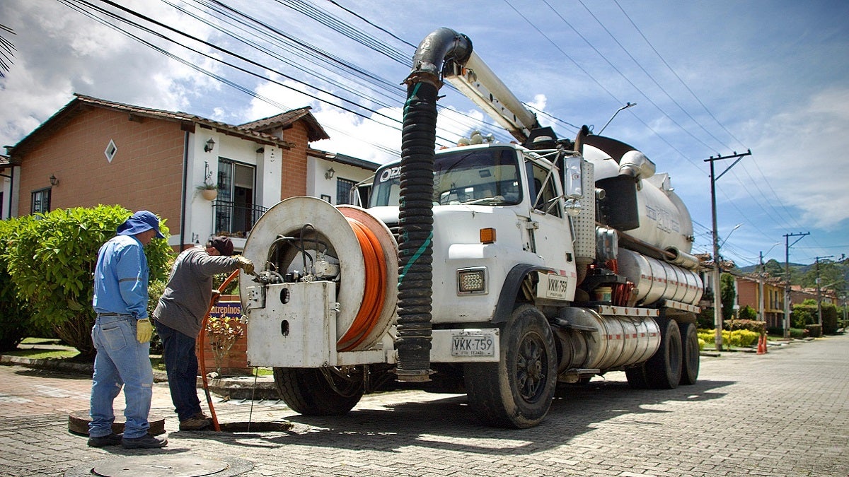 Mantenimiento del sistema de alcantarillado en La Ceja, Antioquia
